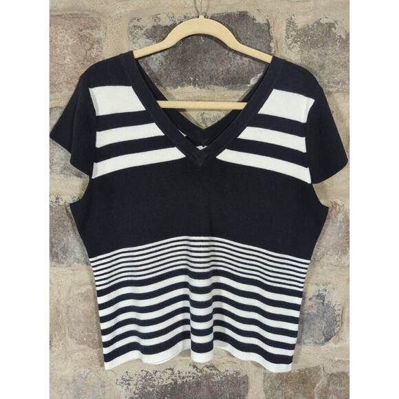 Carolyn Taylor Top Woman's Large V-Neck Cap Sleeve Black White Striped - Picture 2 of 12